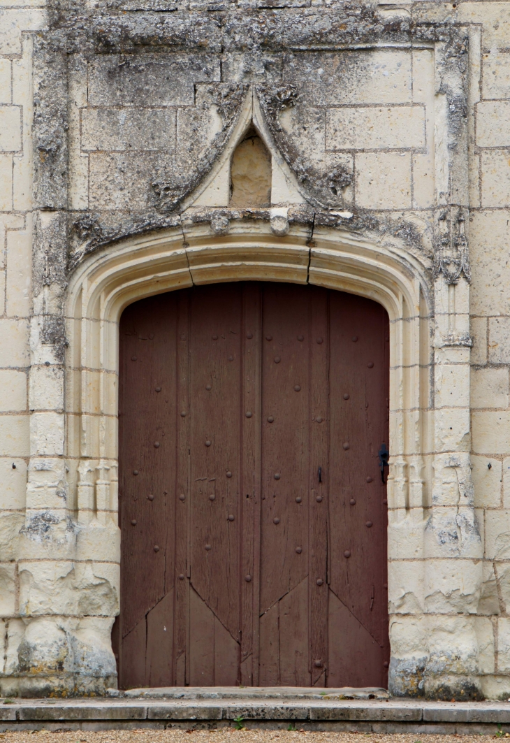 Le portail de l'église Saint Maurice. - Souzay-Champigny