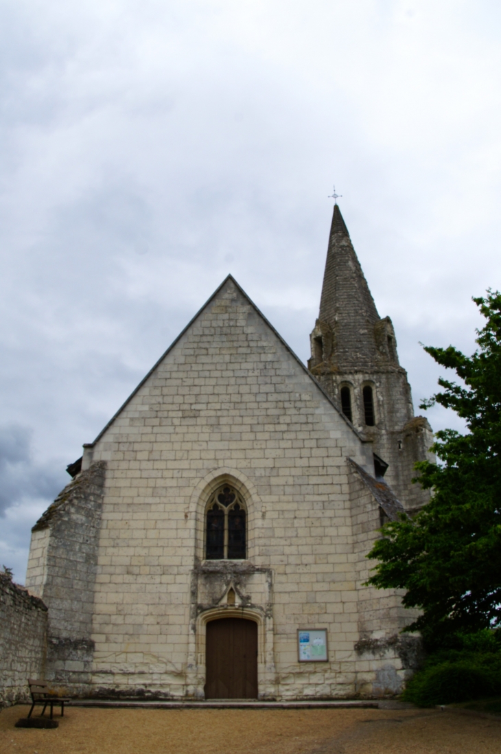 La façade occidentale de l'église Saint Maurice. - Souzay-Champigny