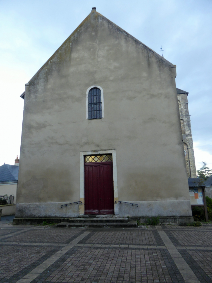 La façade de l'église - Villevêque