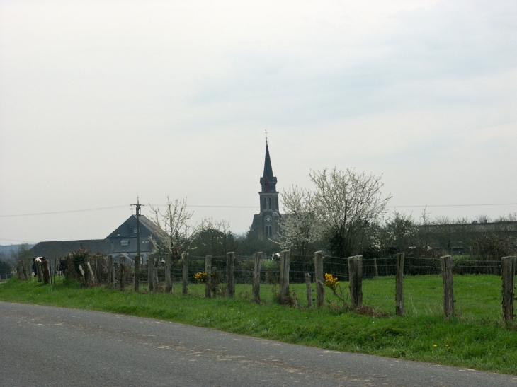 Vue sur le village. - Alexain