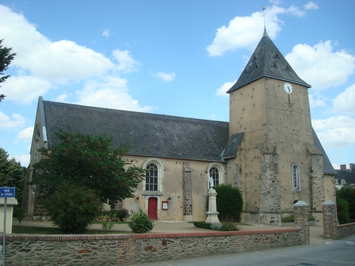 Eglise Saint-Jean-Baptiste (époque du XIIè et XVè siècles) - Ampoigné