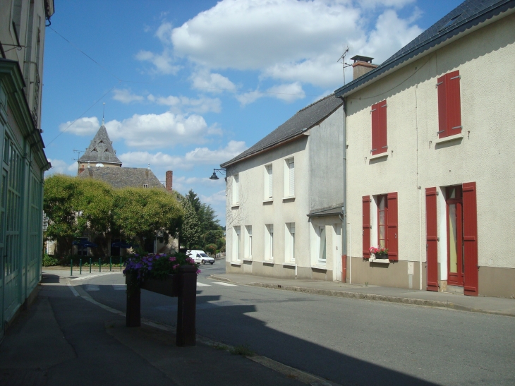 En descendant vers le centre. - Ampoigné