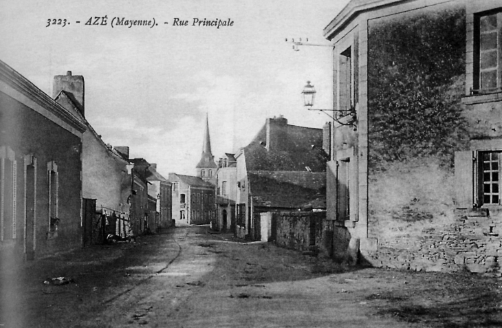 Rue principale, vers 1910 (carte postale ancienne). - Azé