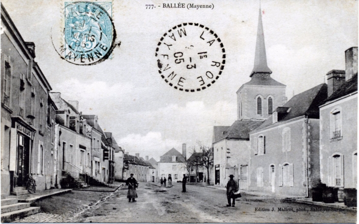 Rue principale, vers 1905 (carte postale ancienne). - Ballée