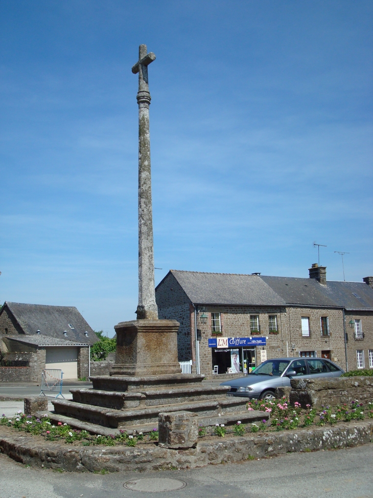 Calvaire. Place de l'église - Brecé