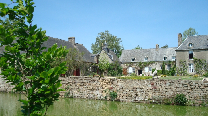 Château d'Isle (XVIIè siècle) Moellon de granit - Brecé