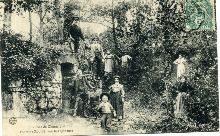 Dans les environs - Fontaine Rouillé, eau ferrugineuse. (carte postale de 1907) - Chantrigné