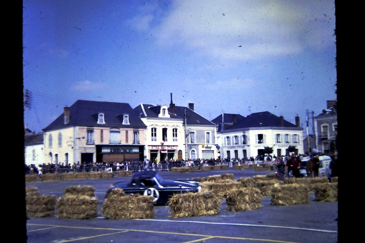 La Place vers 1960 - Château-Gontier