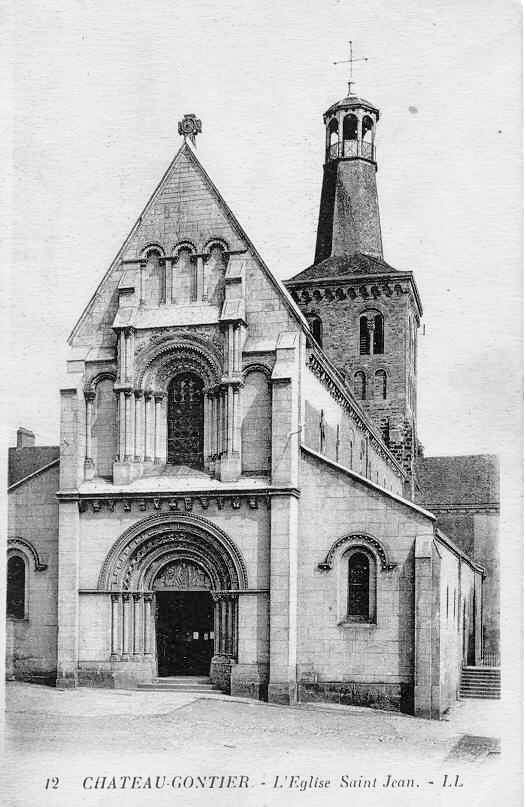 L'église Saint Jean (carte postale ancienne). - Château-Gontier