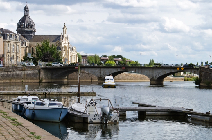 La Mayenne. - Château-Gontier