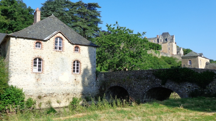 Pont sur l'Erve au moulin de Thévalles - Chémeré-le-Roi