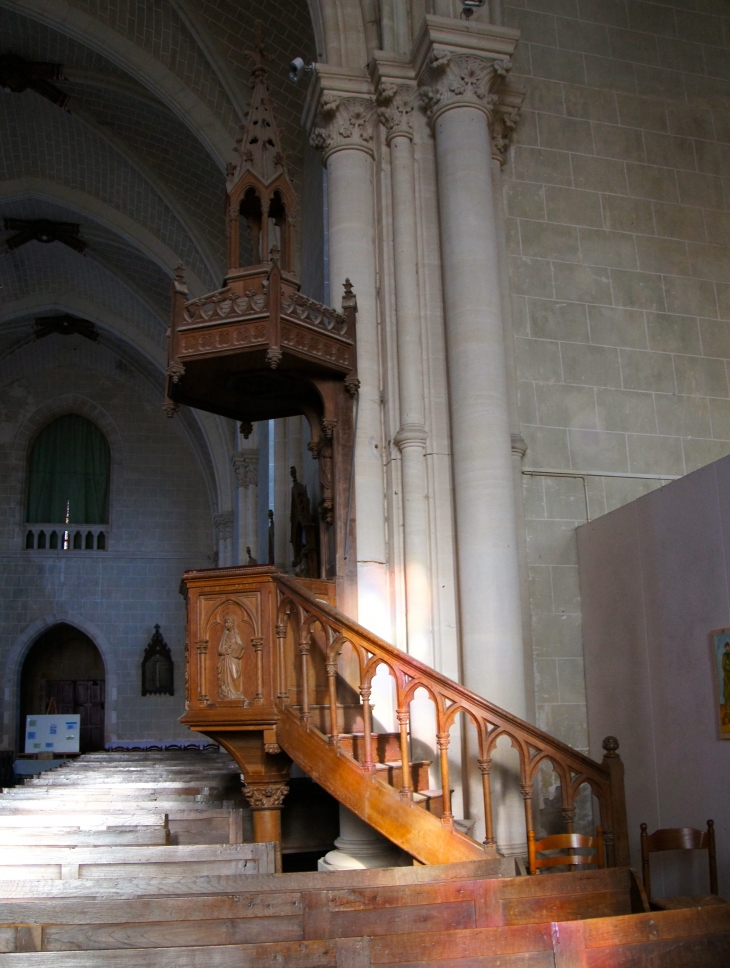 La chaire à prêcher. Eglise Notre Dame. - Commer