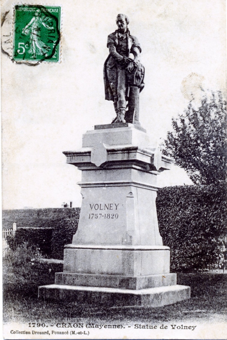 Statue de Volney, vers 1913 (carte postale ancienne). - Craon
