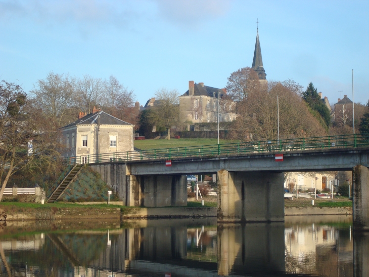 Vue d'ensemble .Chemin de halage - Daon