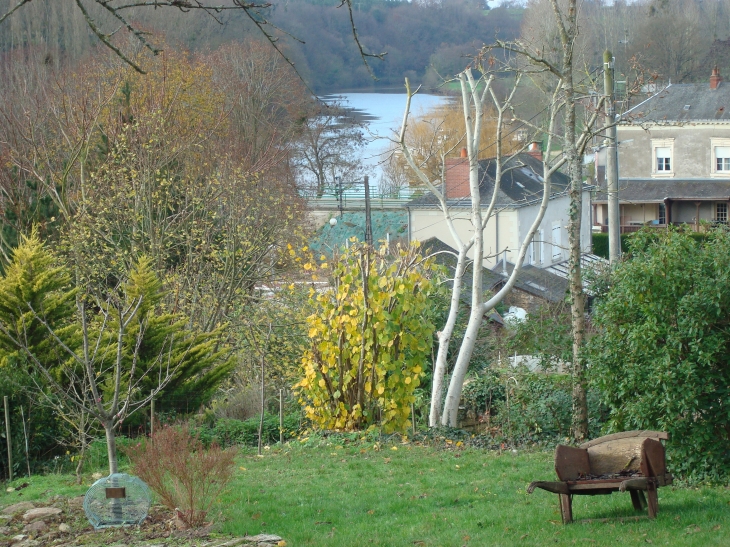 En descendant le chemin du Roquet... - Daon