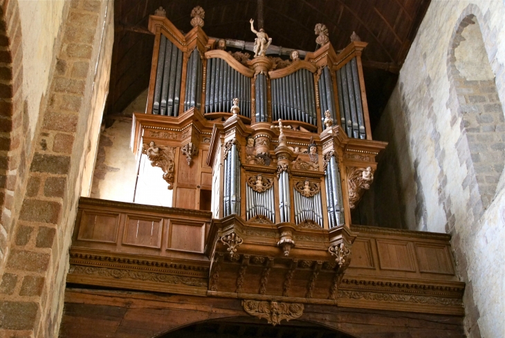 La Basilique : Orgue style Louis XIII - XVIIIe siècle. - Évron