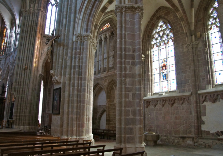 La Basilique : bas côté droit. - Évron