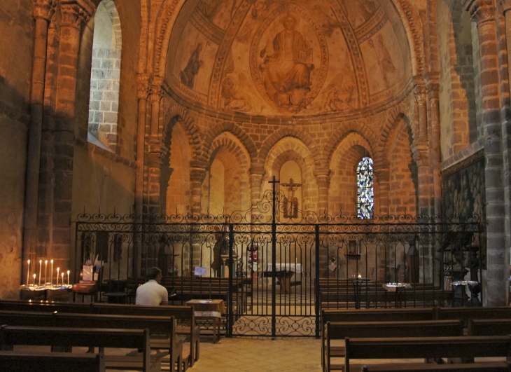 Chapelle de la Basilique d'Evron. - Évron