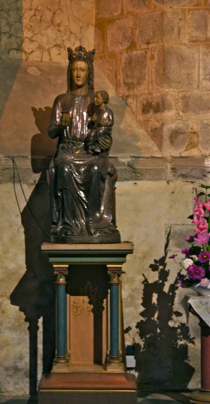 La Vierge à l'enfant de la chapelle de la Basilique. - Évron