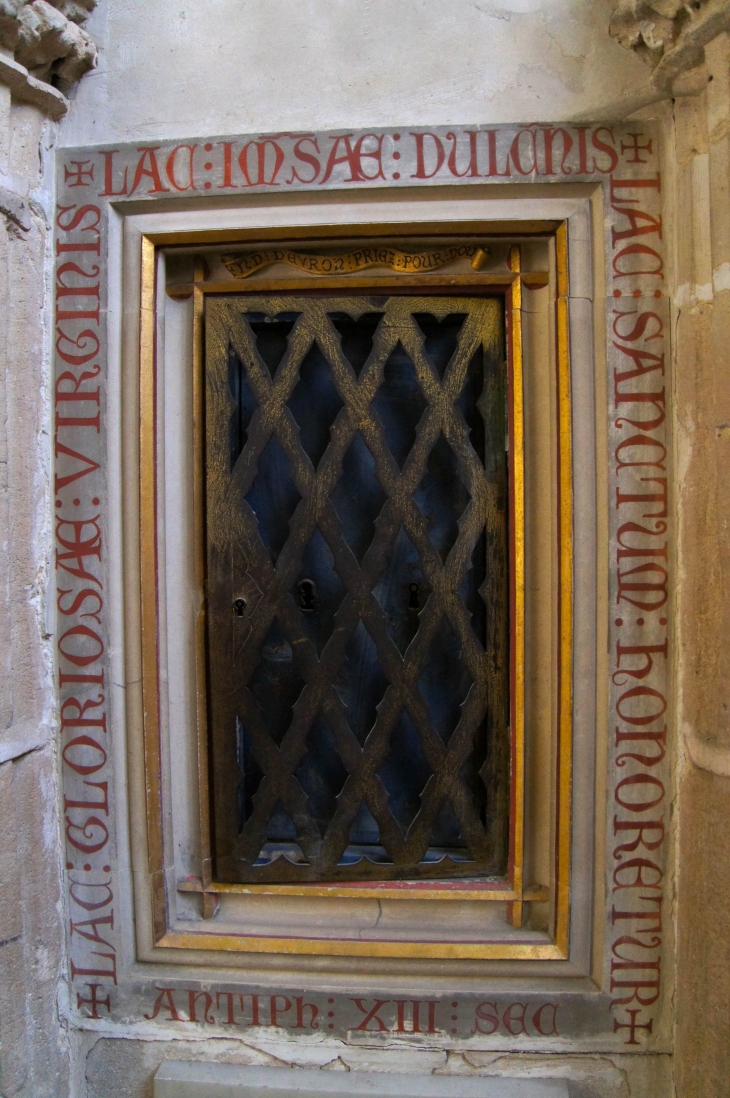 Basilique : chapelle du déambulatoire. - Évron