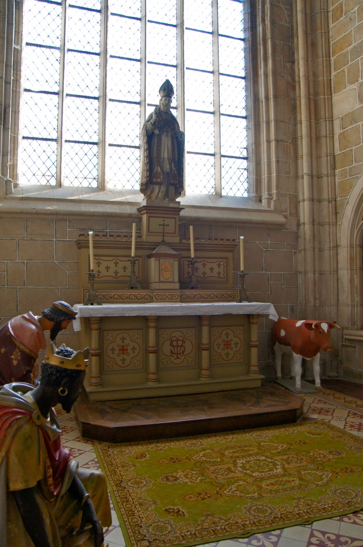 Basilique : chapelle du déambulatoire. - Évron