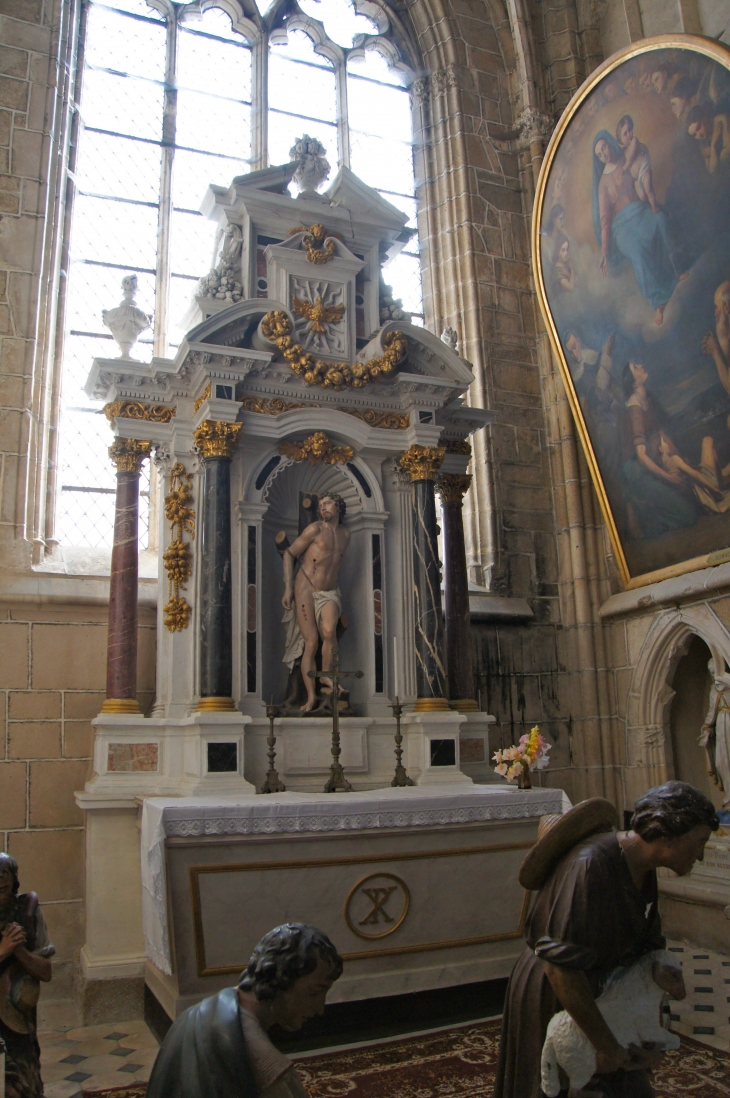 Basilique : chapelle du déambulatoire. - Évron