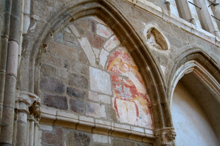 Basilique : peinture murale du déambularoire. - Évron