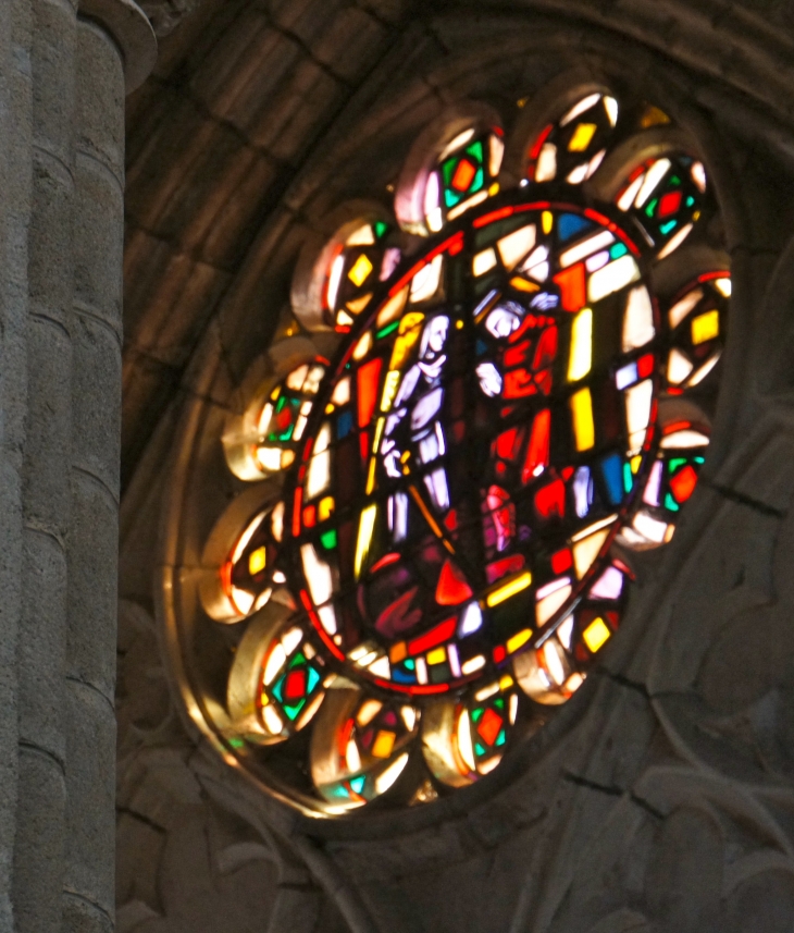 Vitrail de Maurice Rocher. La Basilique. - Évron