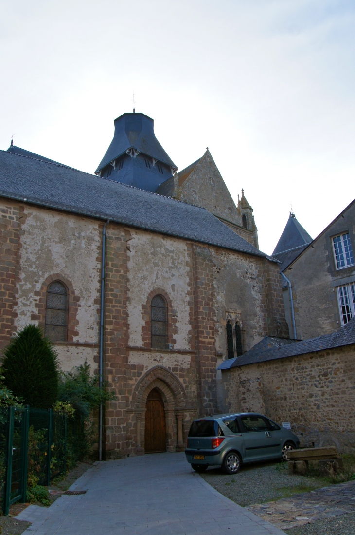 Cour Saint Crespin. - Évron