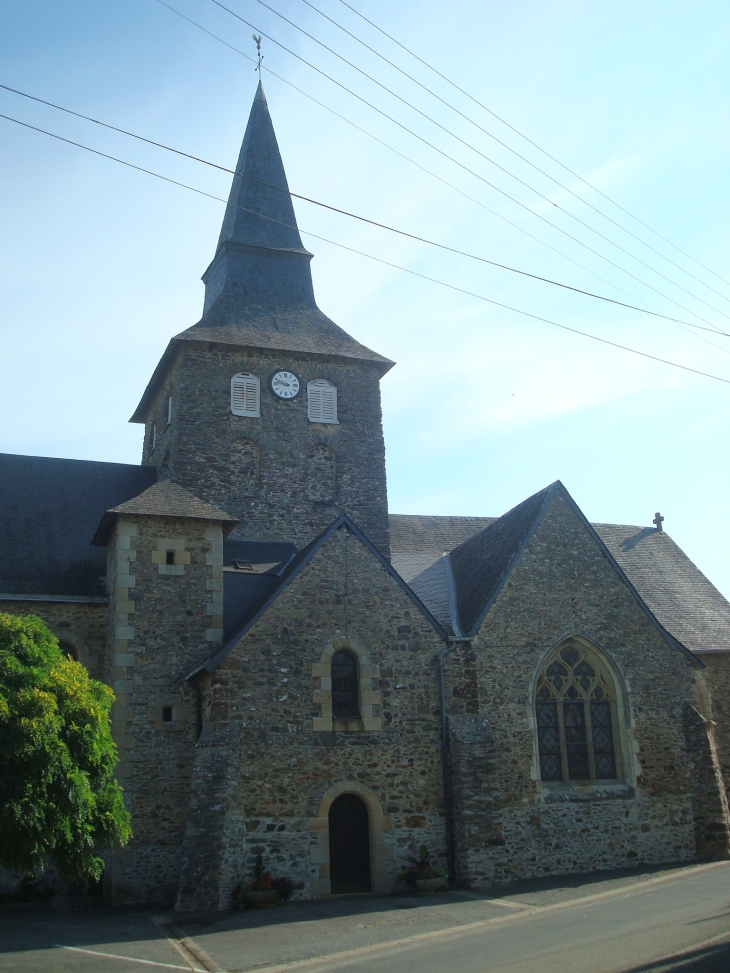 Eglise Saint-Pierre. (XVè,XVIè, et XIXè siècles).Pierre et tuffeau. - Fromentières