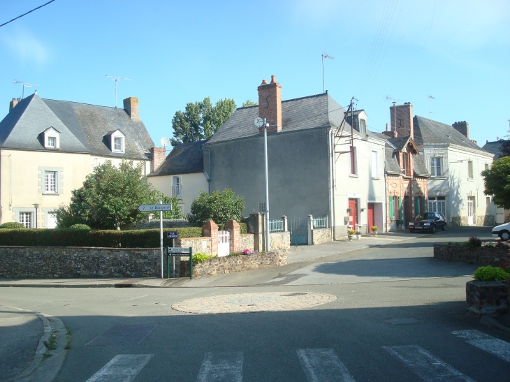 Centre du bourg. - Fromentières