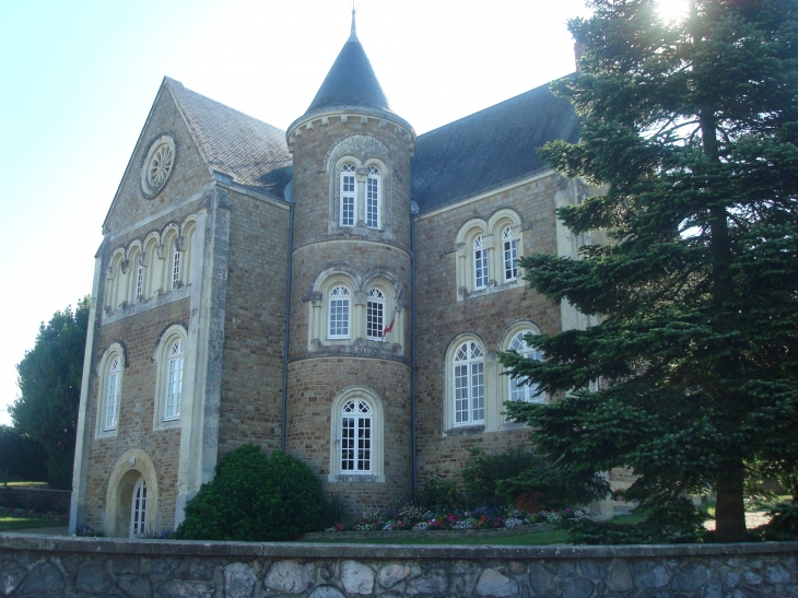 Mairie.( Début du XXè siècle) - Gennes-sur-Glaize