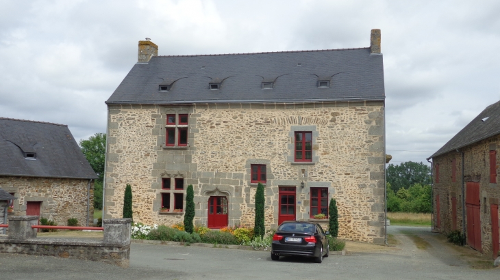 Relais de diligences (XIè et XVIè siècle), place de l'église Saint-Denis - Grazay