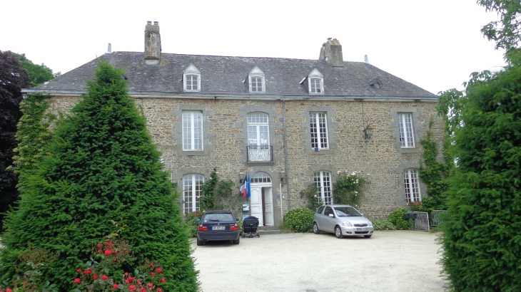 Ancien presbytère (XVIIIè siècle) . Actuelle mairie - Grazay