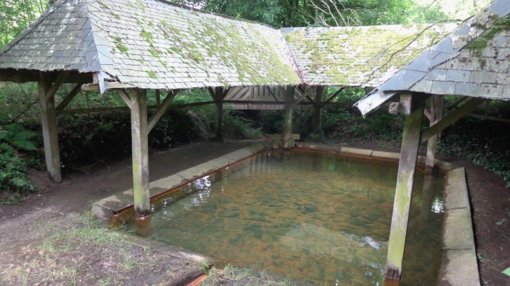 Une fontaine minérale dite  - Grazay