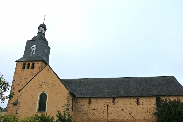 Façade nord de l'église saint Siméon - L'Huisserie