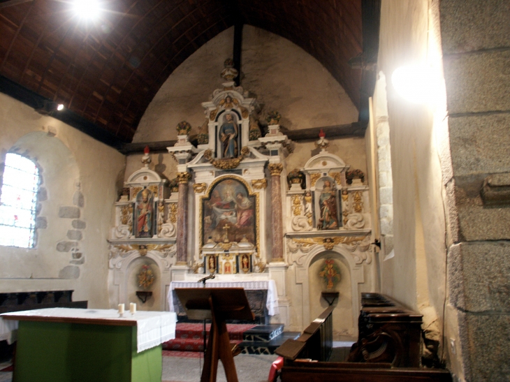 Intérieur de l'église Saint Martin, le Rétable - La Bigottière