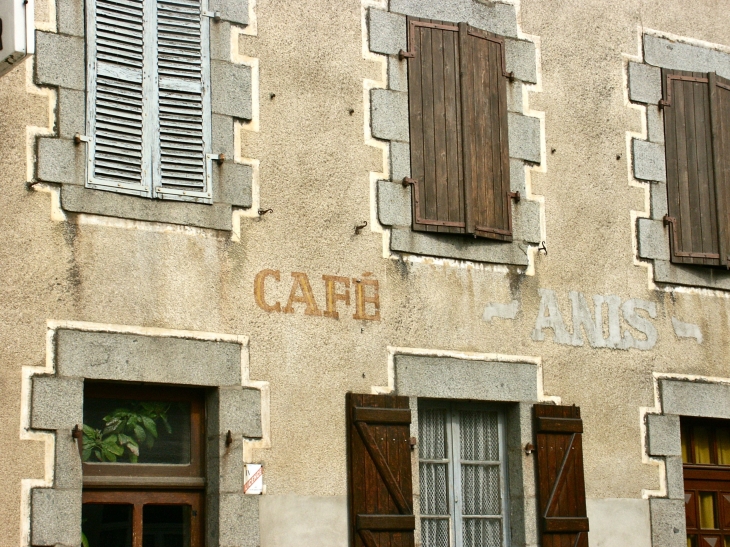 Ancien café. - La Bigottière