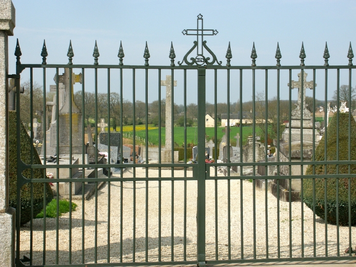 L'entrée du cimetière. - La Bigottière