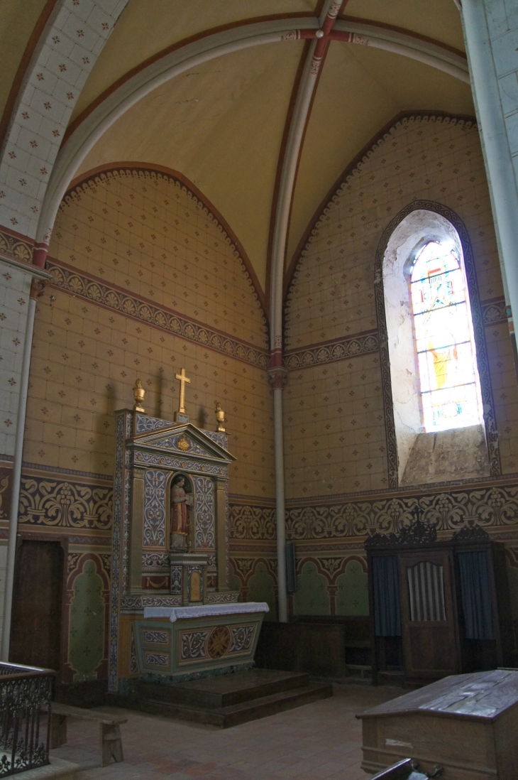 Chapelle du transept droit de l'église de la Sainte Vierge. - La Haie-Traversaine