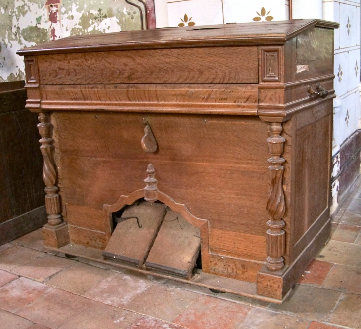 L'Harmonium de l'église de la Sainte Vierge. - La Haie-Traversaine