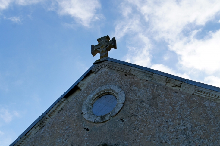 Le pignon de la chapelle Notre Dame de la Vallée. - La Haie-Traversaine