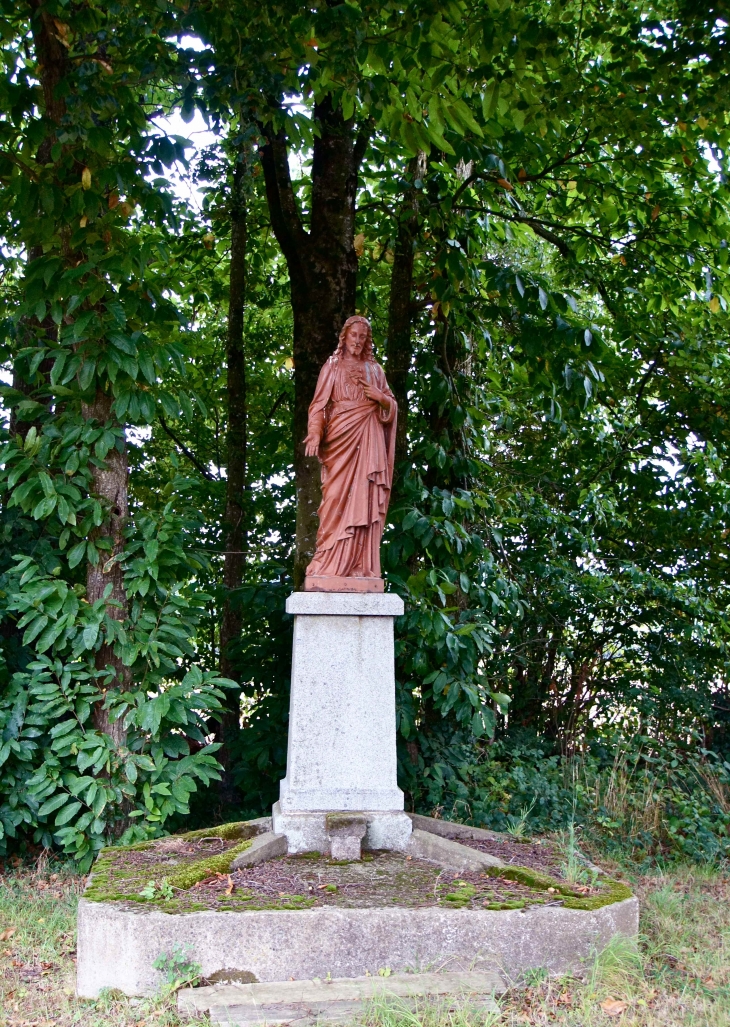 Aux alentours. - La Haie-Traversaine