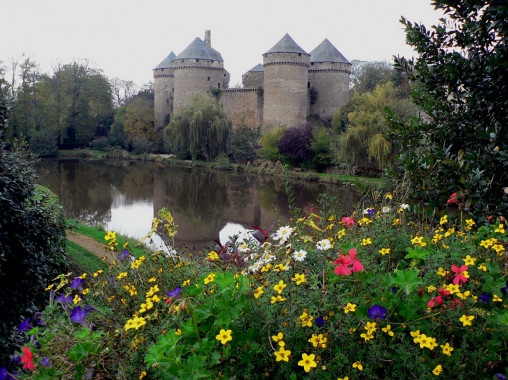 Le Château - Lassay-les-Châteaux