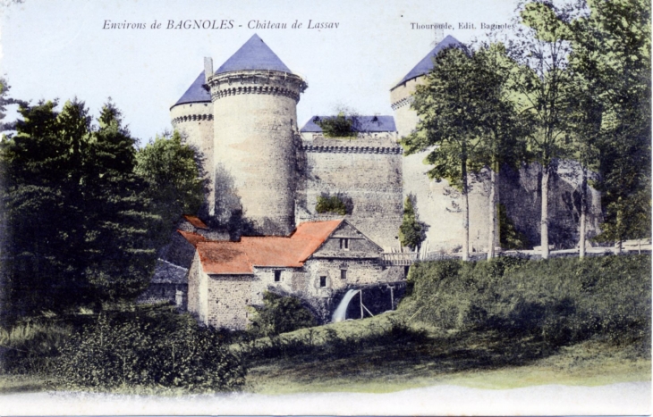 Le Château, vers 1905 (carte postale ancienne). - Lassay-les-Châteaux