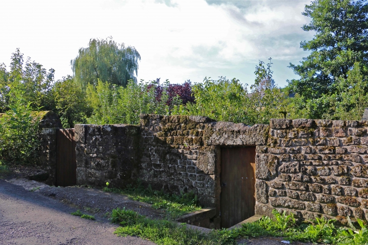 Dans le village - Lassay-les-Châteaux