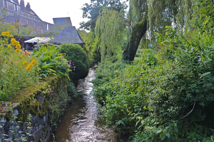 Au pied du château - Lassay-les-Châteaux