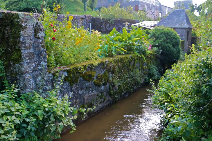 Au pied du château - Lassay-les-Châteaux