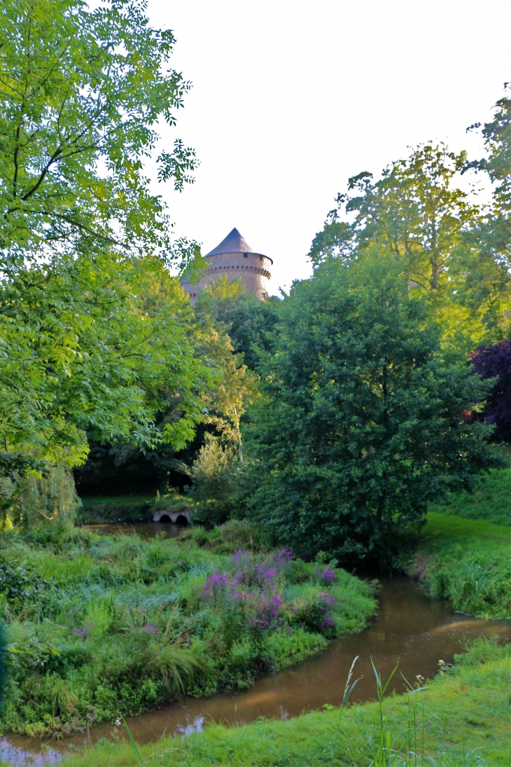 Au pied du château - Lassay-les-Châteaux