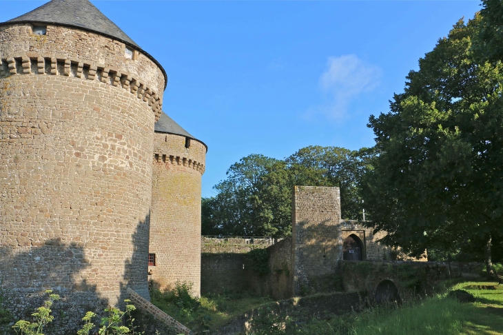 Le château - Lassay-les-Châteaux